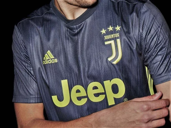 Dettagli terza maglia Juventus 2019.webp